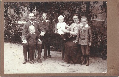 Scan-150505-0058
Familie Hieminga, rond 1914/1915.
