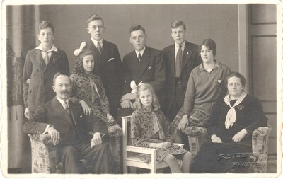 Scan-150505-0066
Familie Hieminga, begin jaren '40?
