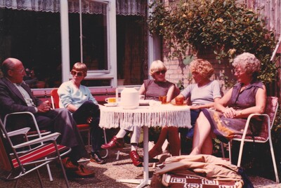 scan0089
Bouwe, Jittie, Marbo, Klaske en Geertje Hieminga (-Veldstra)
