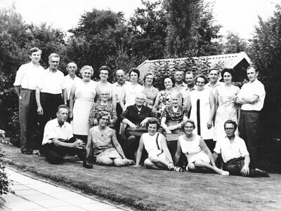 FamilieVeldstra 2
Familie Veldstra, jaartal onbekend.
