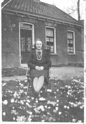 Geertje Veldstra (1929) 16 jaar St. Johannesga
