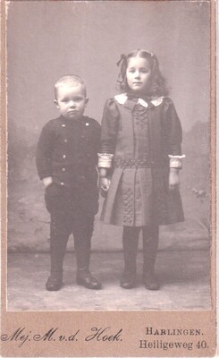 scan0048
Rinschkje en Wiepke Hieminga, november 1911.
