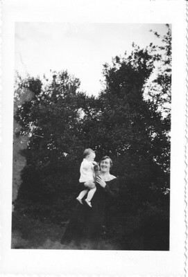 scan0170
Trijntje Haringsma met kind.
