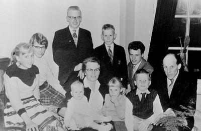 Rond 1963 in voorkamer Scheveningen.
